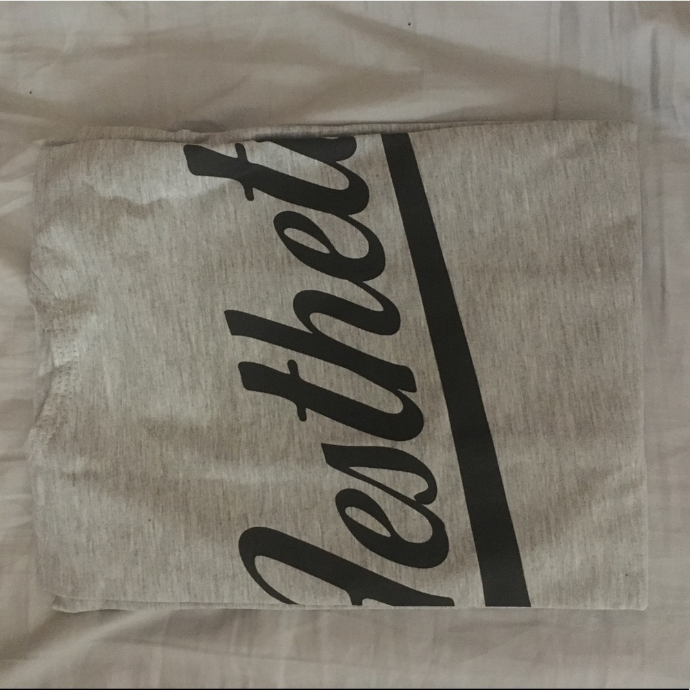 Light gray Aesthetic revolution stringer